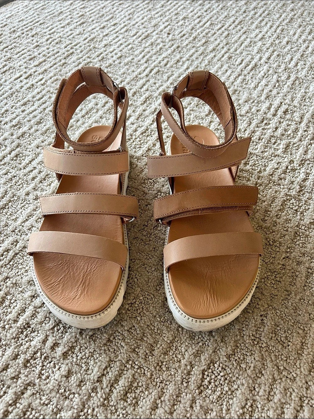 Sorel Kinetic Aura Y-Strap Sandal Platform Sandals in Brown